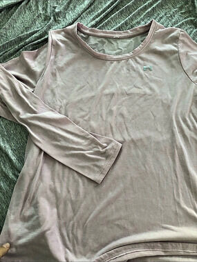 Under Armour Long Sleeve Tee in Pink Like New